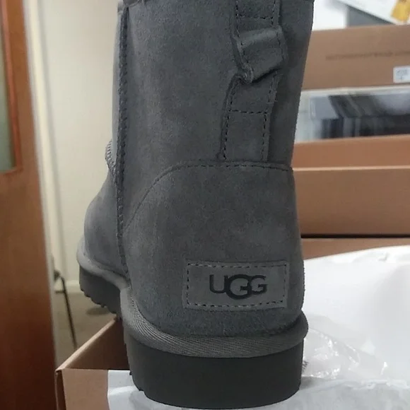 Ugg W Classic Mini UGG Rubber Logo - Picture 7 of 9